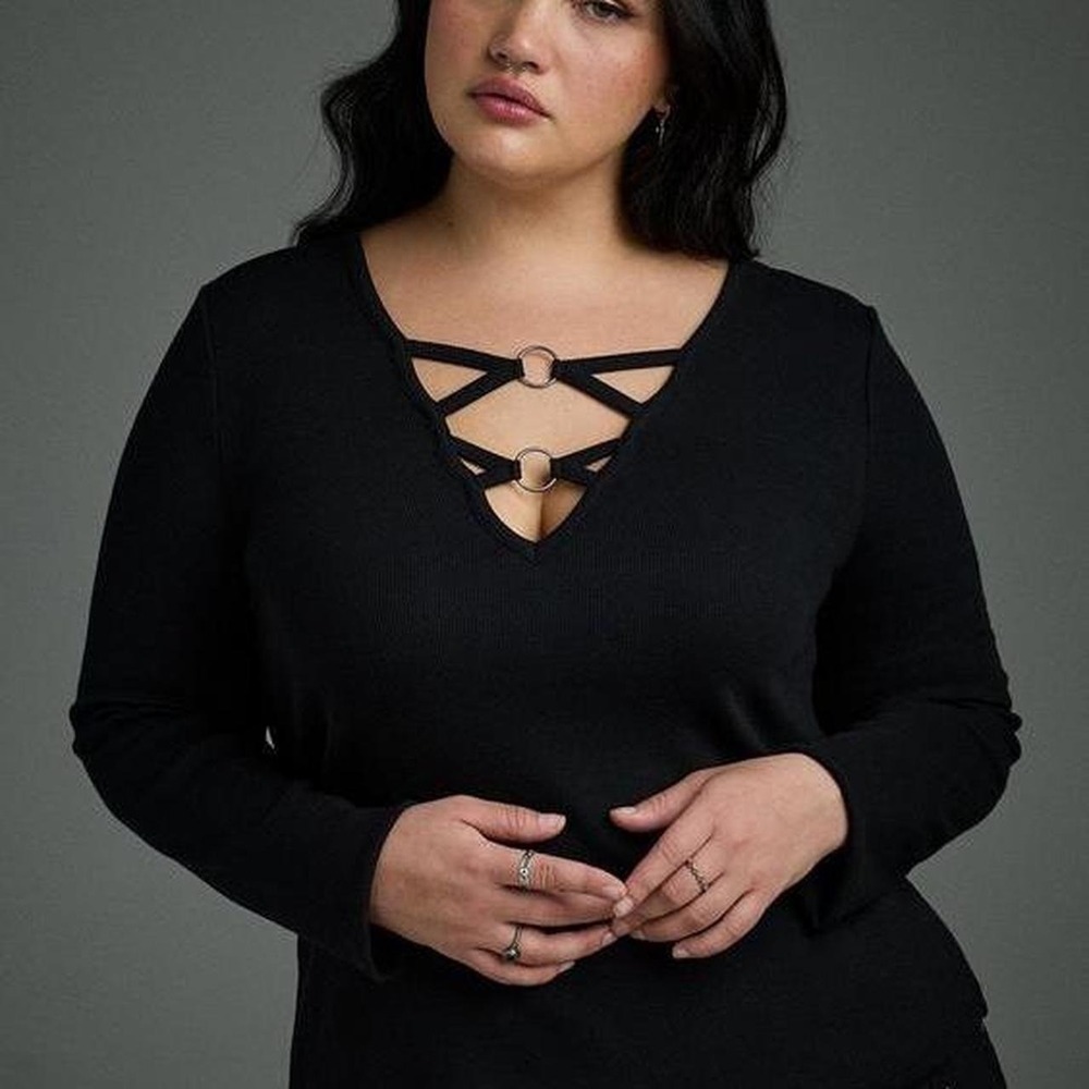 Torrid Nightfall Lace-Front O-Ring Crop Top nwt size 1 plus